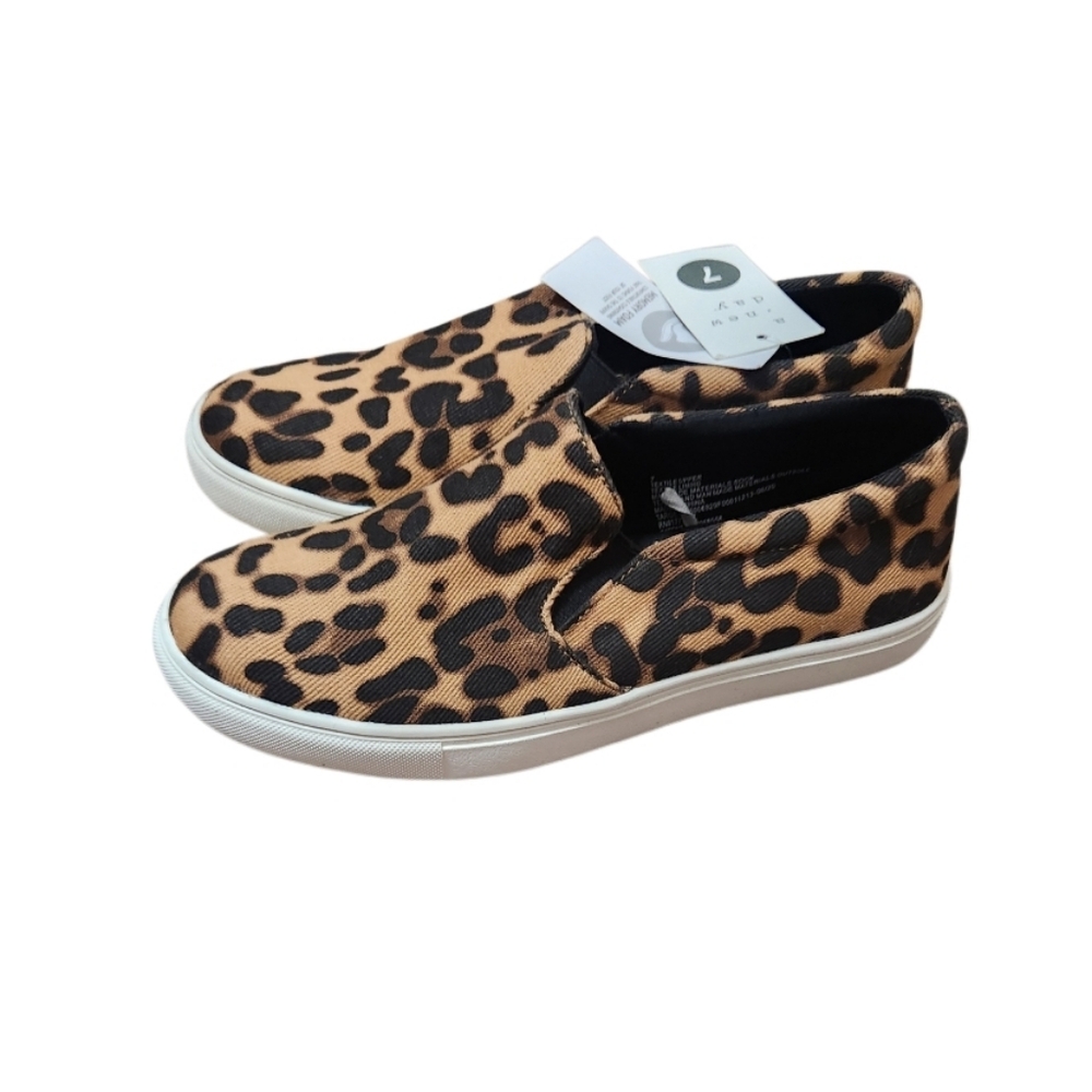Leopard Print Slip-On Shoes Sz 7 Nwt
